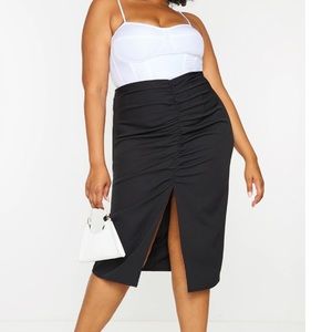PRETTY LITTLE THING BLACK RUCHED DETAIL SPLIT SKIRT SIZE 24 NWT